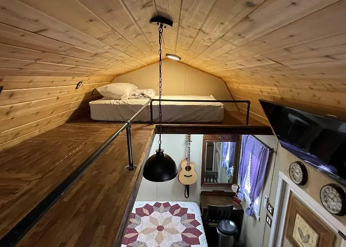 Tiny Tiny Bunkhouse * Cane Beds