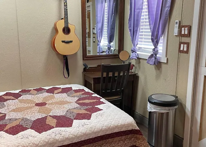 Farm stay Tiny Tiny Bunkhouse Cane Beds