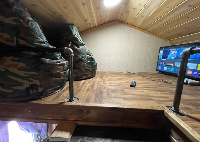 Tiny Tiny Bunkhouse *