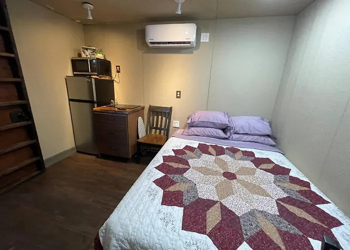 Tiny Tiny Bunkhouse Farm stay