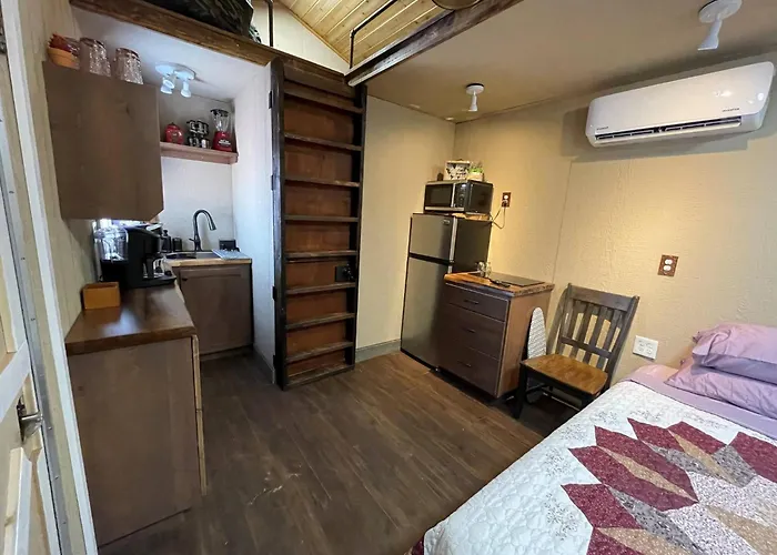 Farm stay Tiny Tiny Bunkhouse *
